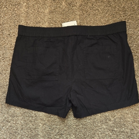 LOFT Classic Black Women's Cargo Shorts Size Large - Picture 4 of 5